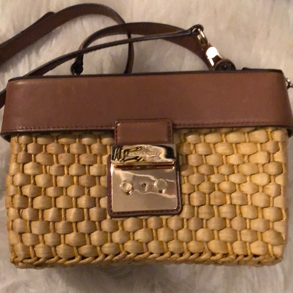 ***GUC***Wicker Michael Kors crossbody